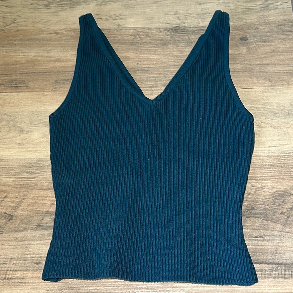Babaton Sculpt Knit V Tank